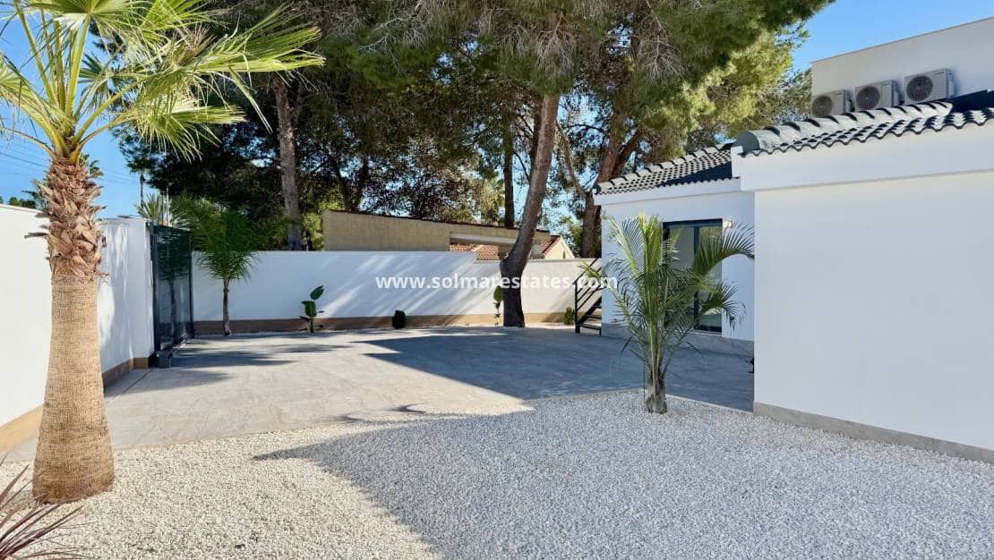 4 Zimmer Villa zu verkaufen in Ciudad Quesada mit Pool - 799.000 € (Ref: 9441924)
