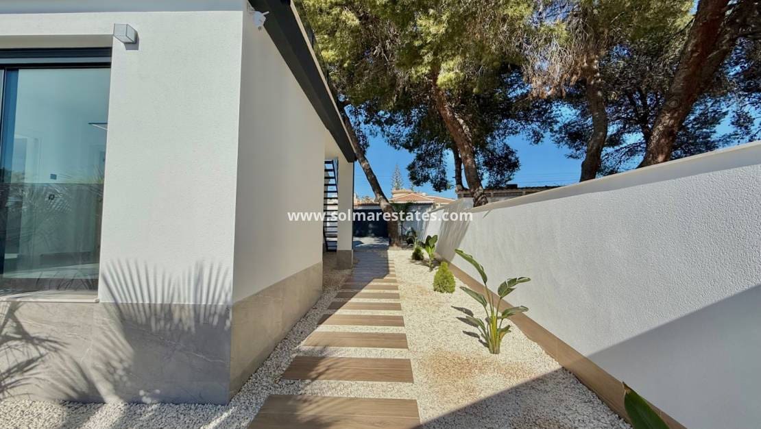 4 Zimmer Villa zu verkaufen in Ciudad Quesada mit Pool - 799.000 € (Ref: 9441924)