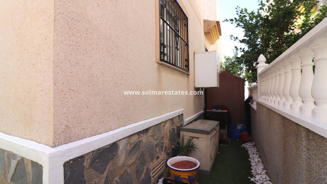 Chalet de 3 habitaciones en Ciudad Quesada en venta con piscina - 179.950 € (Ref: 9442816)