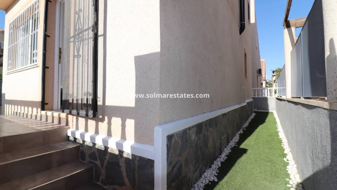 Chalet de 3 habitaciones en Ciudad Quesada en venta con piscina - 179.950 € (Ref: 9442816)