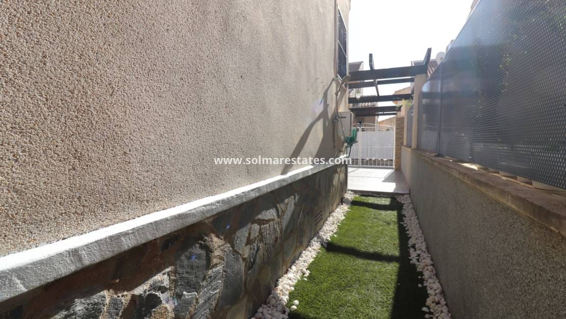 Chalet de 3 habitaciones en Ciudad Quesada en venta con piscina - 179.950 € (Ref: 9442816)