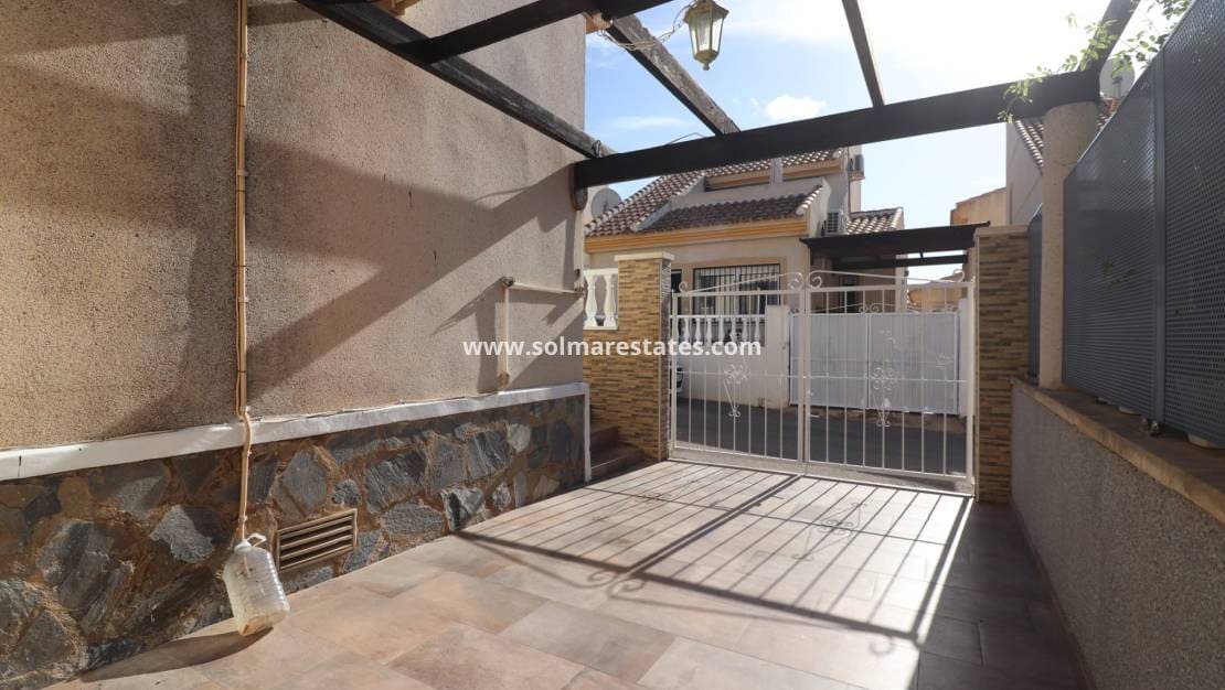 Chalet de 3 habitaciones en Ciudad Quesada en venta con piscina - 179.950 € (Ref: 9442816)