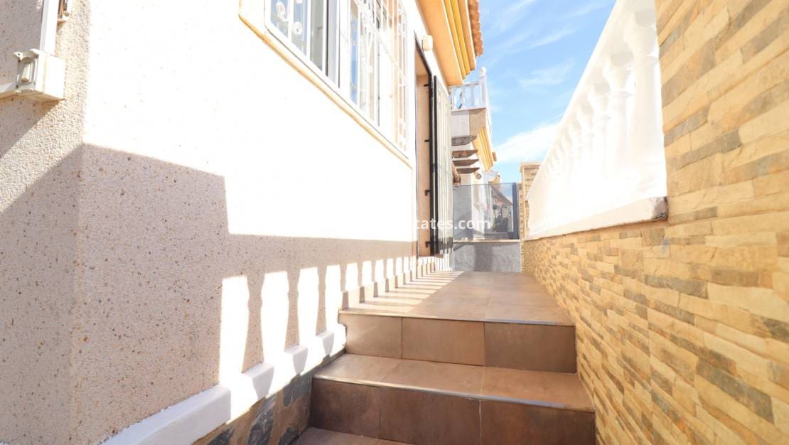 Chalet de 3 habitaciones en Ciudad Quesada en venta con piscina - 179.950 € (Ref: 9442816)