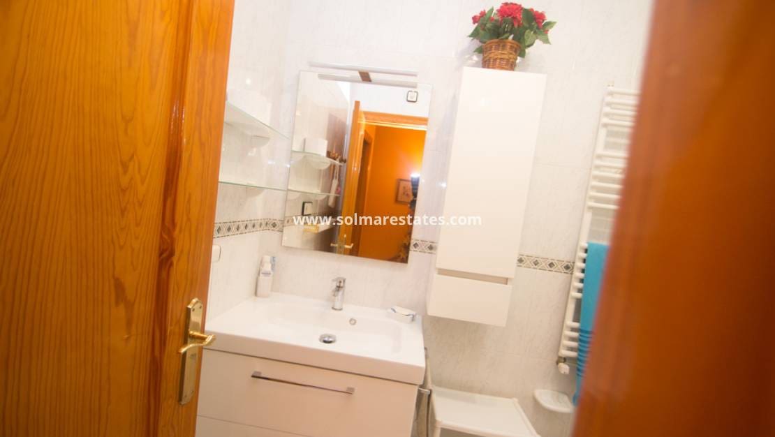 3 soveværelse Semi-Rækkehus til salg i Los Altos med swimmingpool - € 155.000 (Ref: 9449737)