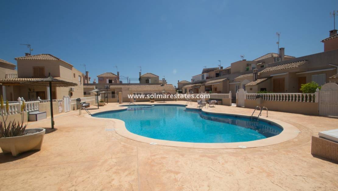 3 soveværelse Semi-Rækkehus til salg i Los Altos med swimmingpool - € 155.000 (Ref: 9449737)