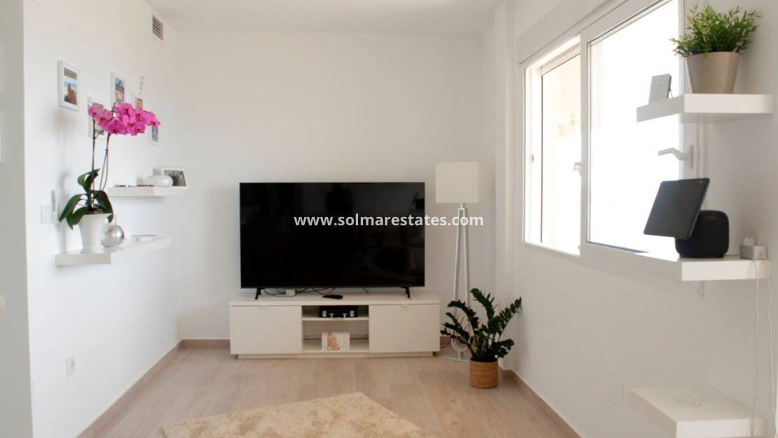 1 Zimmer Apartment zu verkaufen in Playa Flamenca mit Pool - 269.500 € (Ref: 9449741)
