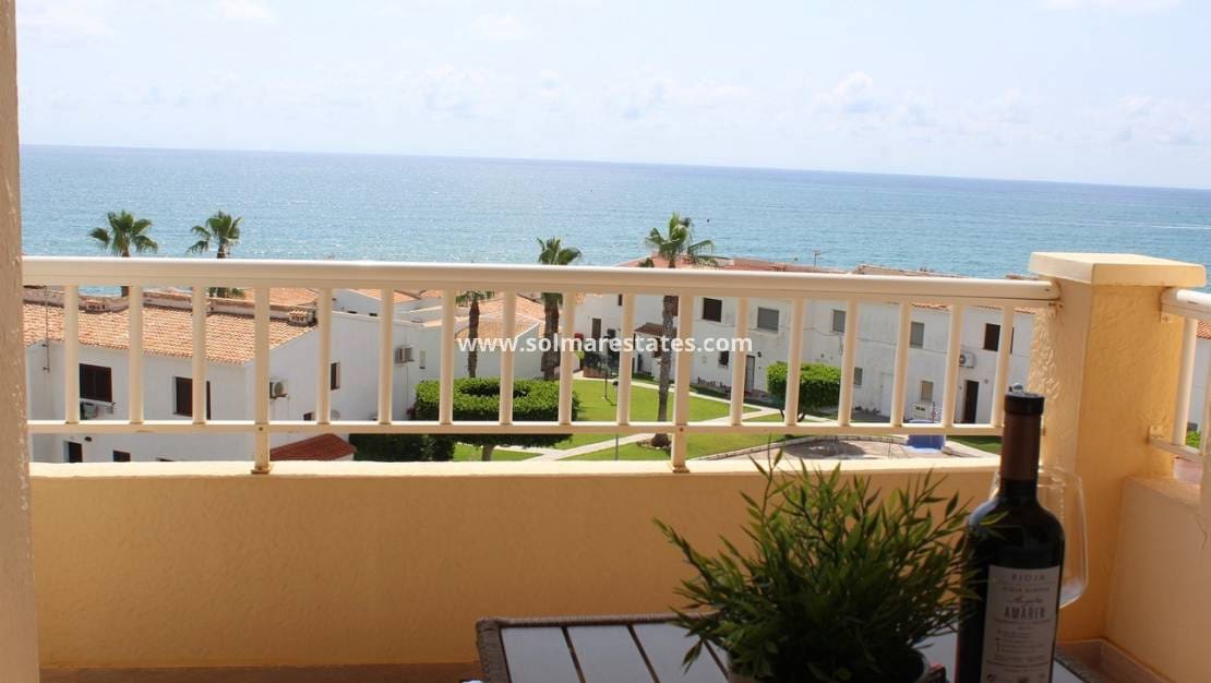 1 Zimmer Apartment zu verkaufen in Playa Flamenca mit Pool - 269.500 € (Ref: 9449741)