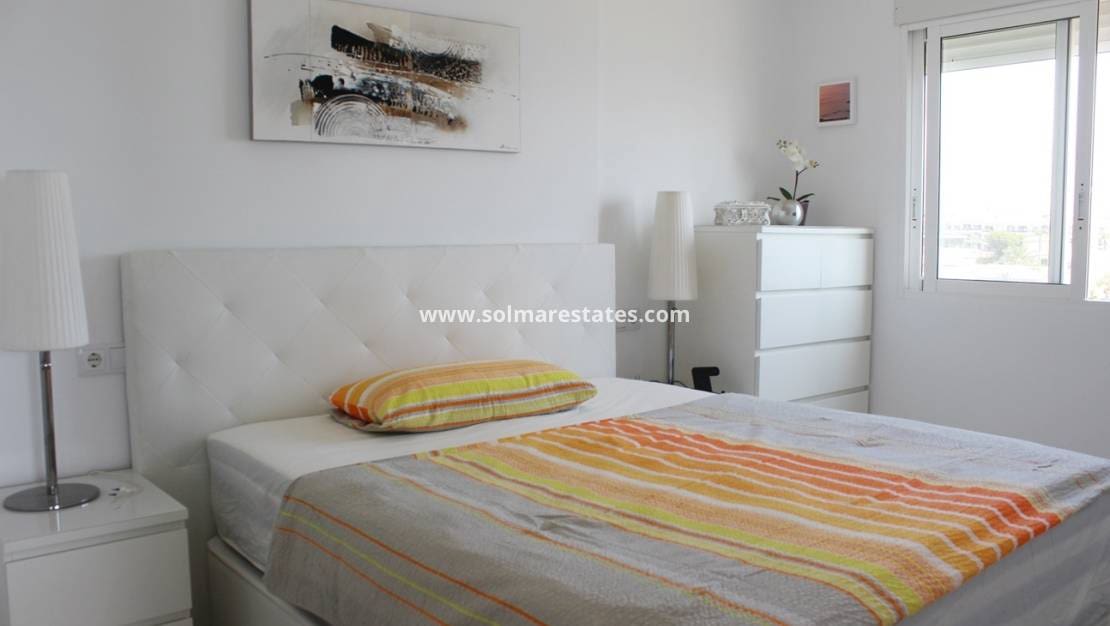 1 Zimmer Apartment zu verkaufen in Playa Flamenca mit Pool - 269.500 € (Ref: 9449741)