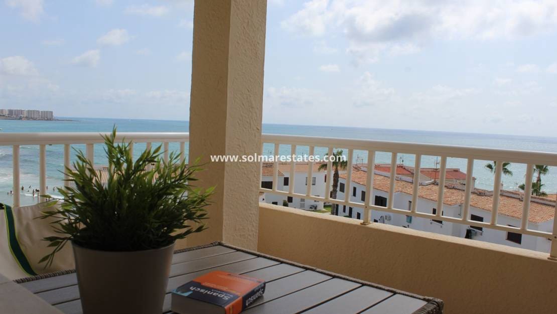 1 Zimmer Apartment zu verkaufen in Playa Flamenca mit Pool - 269.500 € (Ref: 9449741)