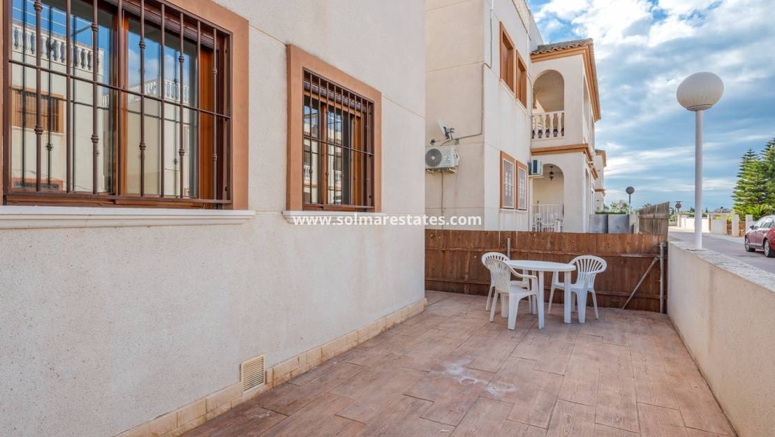 2 slaapkamer Appartement te koop in Daya Vieja met zwembad - € 105.000 (Ref: 9449743)