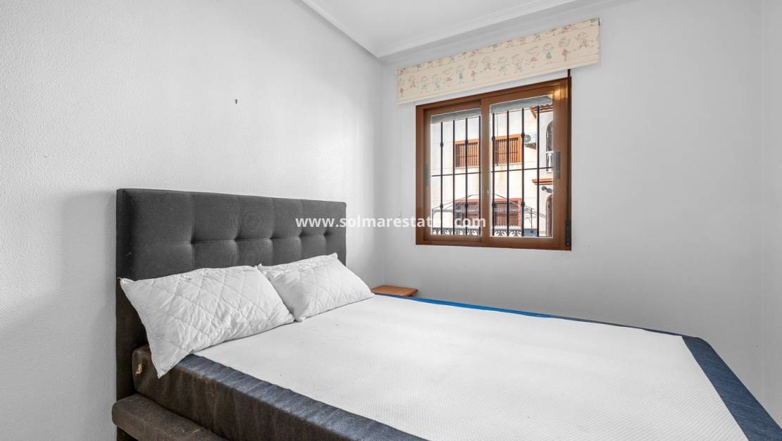 2 slaapkamer Appartement te koop in Daya Vieja met zwembad - € 105.000 (Ref: 9449743)