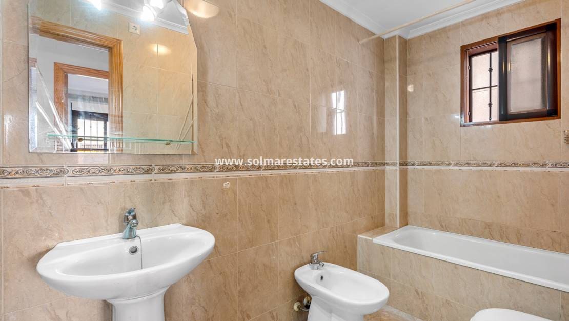 2 slaapkamer Appartement te koop in Daya Vieja met zwembad - € 105.000 (Ref: 9449743)