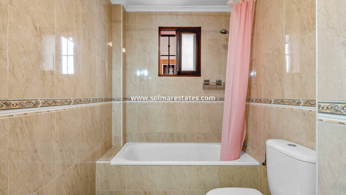 2 slaapkamer Appartement te koop in Daya Vieja met zwembad - € 105.000 (Ref: 9449743)