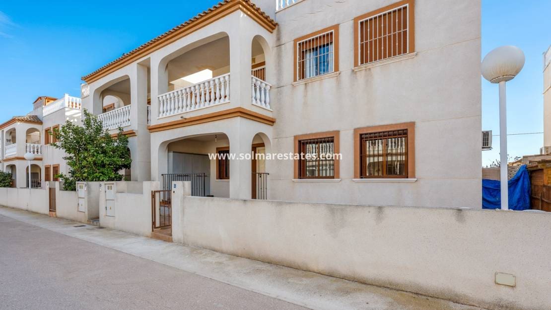 2 slaapkamer Appartement te koop in Daya Vieja met zwembad - € 105.000 (Ref: 9449743)