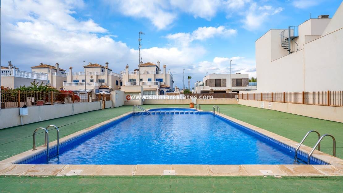 2 slaapkamer Appartement te koop in Daya Vieja met zwembad - € 105.000 (Ref: 9449743)