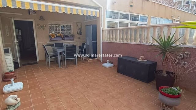 2 soveværelse Byhus til salg i Playa Flamenca, Orihuela med swimmingpool - € 185.000 (Ref: 9449744)