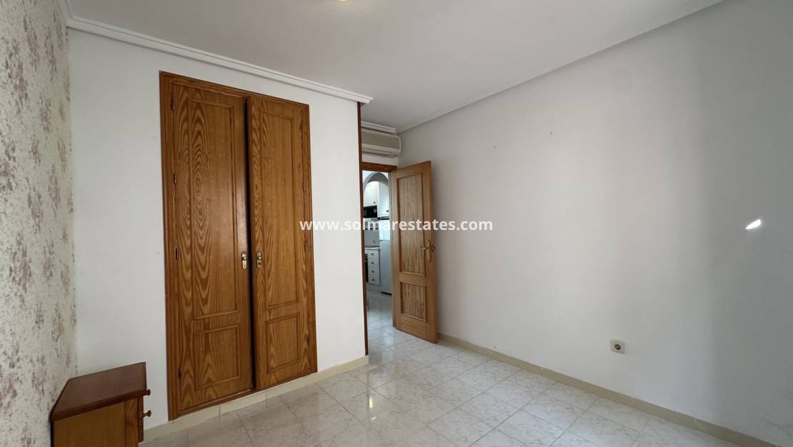 2 quarto Apartamento para venda em Torrevieja com piscina - 159 000 € (Ref: 9449746)