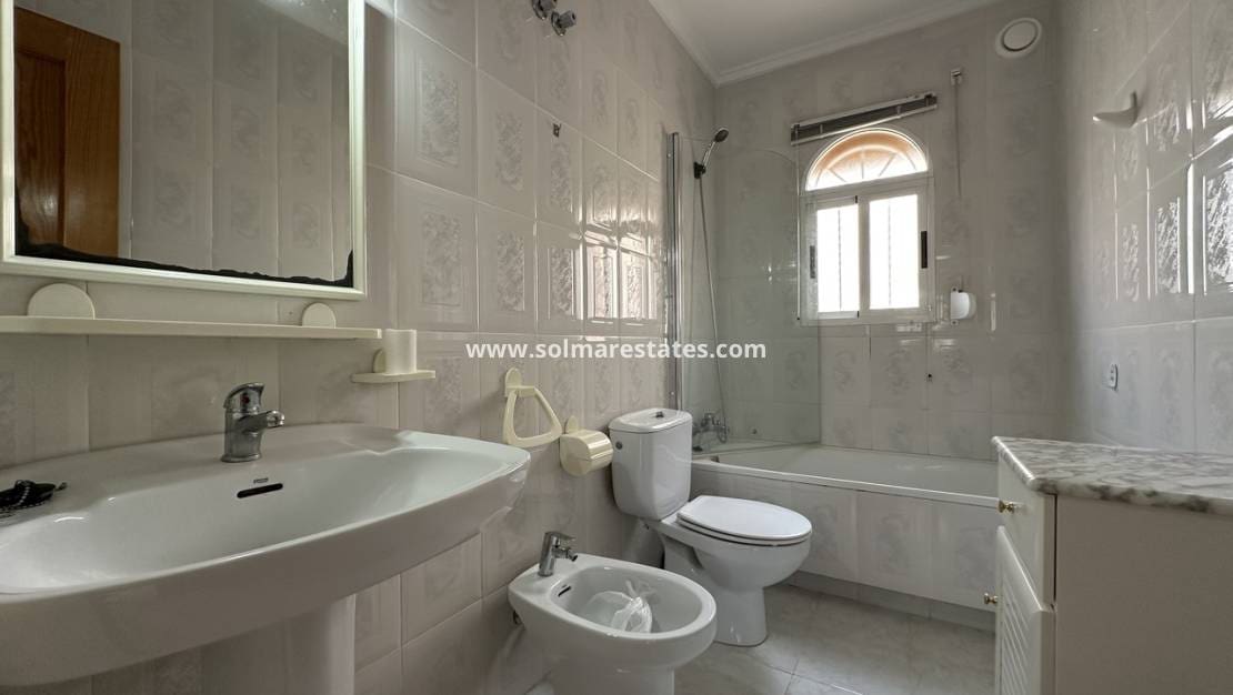 2 quarto Apartamento para venda em Torrevieja com piscina - 159 000 € (Ref: 9449746)