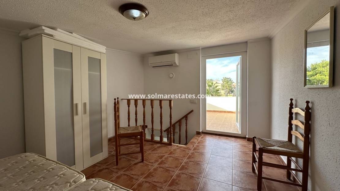 2 quarto Apartamento para venda em Torrevieja com piscina - 159 000 € (Ref: 9449746)