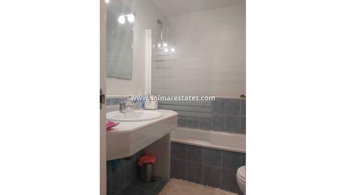 3 makuuhuone Omakotitalo myytävänä paikassa Villamartin mukana uima-altaan - 175 000 € (Ref: 9449747)