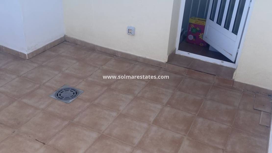 3 makuuhuone Omakotitalo myytävänä paikassa Villamartin mukana uima-altaan - 175 000 € (Ref: 9449747)