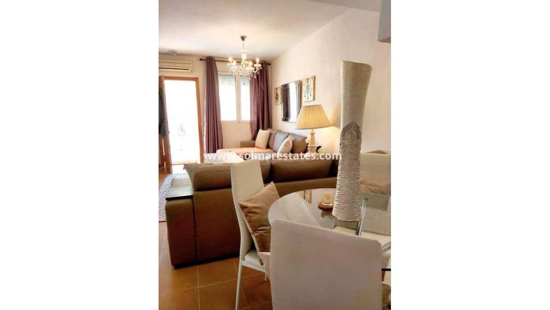 3 makuuhuone Omakotitalo myytävänä paikassa Villamartin mukana uima-altaan - 175 000 € (Ref: 9449747)