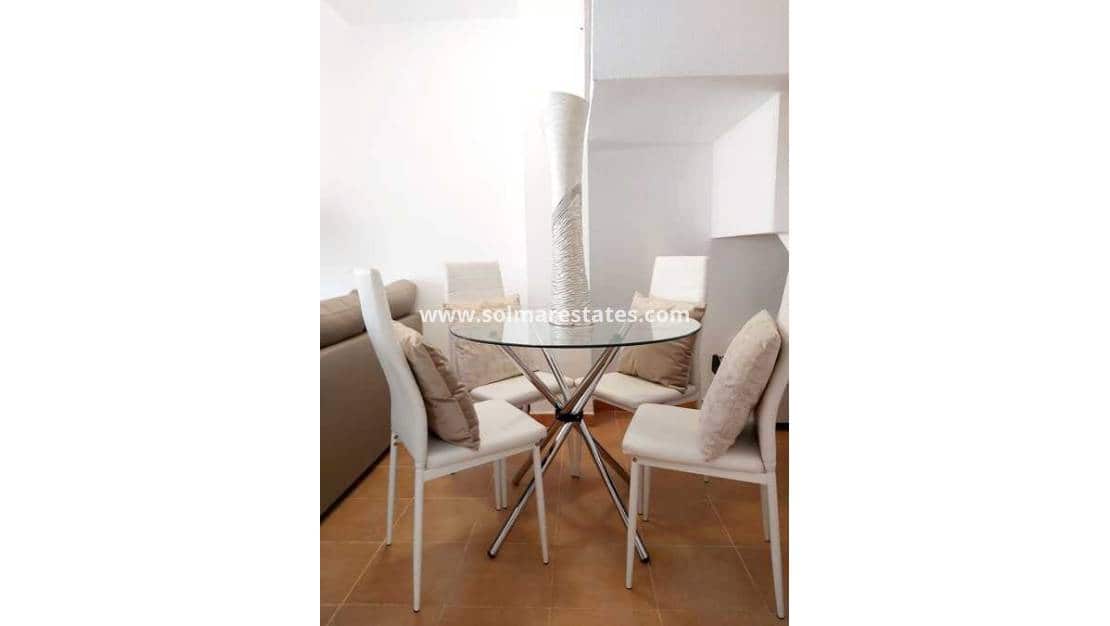 3 makuuhuone Omakotitalo myytävänä paikassa Villamartin mukana uima-altaan - 175 000 € (Ref: 9449747)