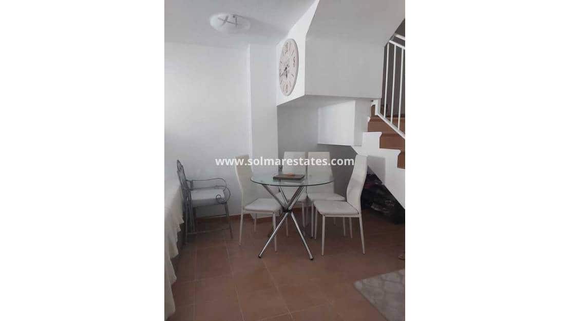 3 makuuhuone Omakotitalo myytävänä paikassa Villamartin mukana uima-altaan - 175 000 € (Ref: 9449747)