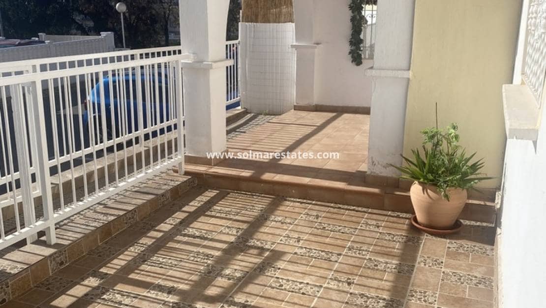 3 makuuhuone Omakotitalo myytävänä paikassa Villamartin mukana uima-altaan - 175 000 € (Ref: 9449747)