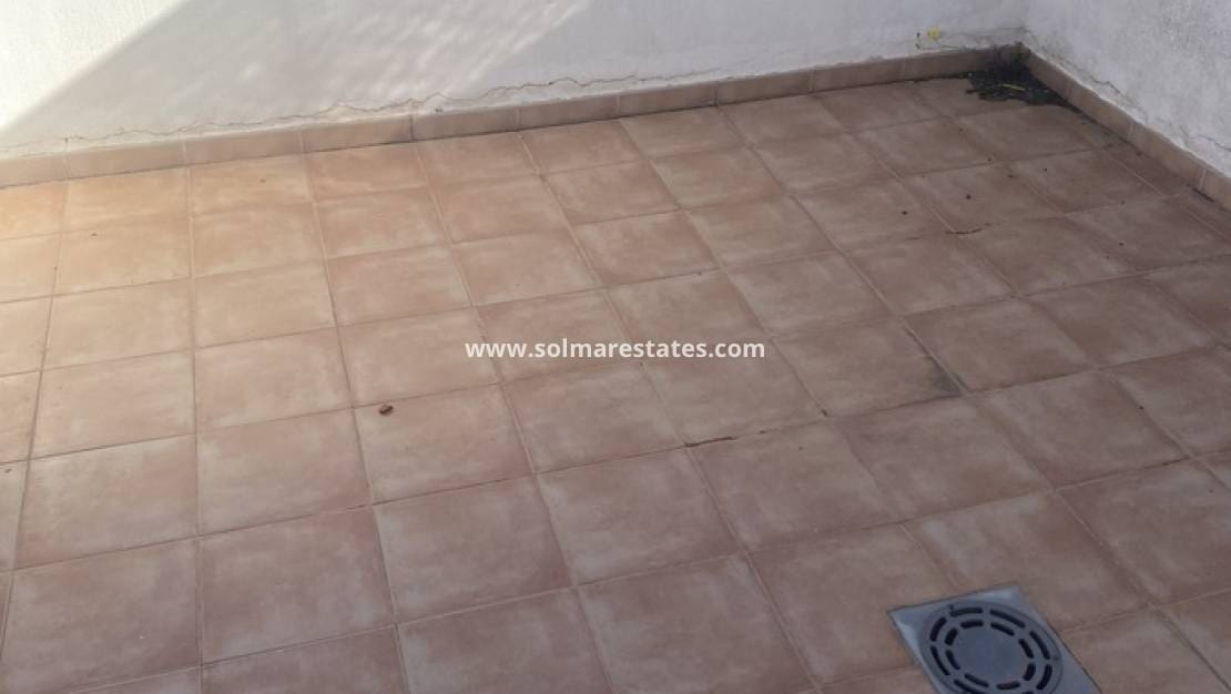 3 makuuhuone Omakotitalo myytävänä paikassa Villamartin mukana uima-altaan - 175 000 € (Ref: 9449747)