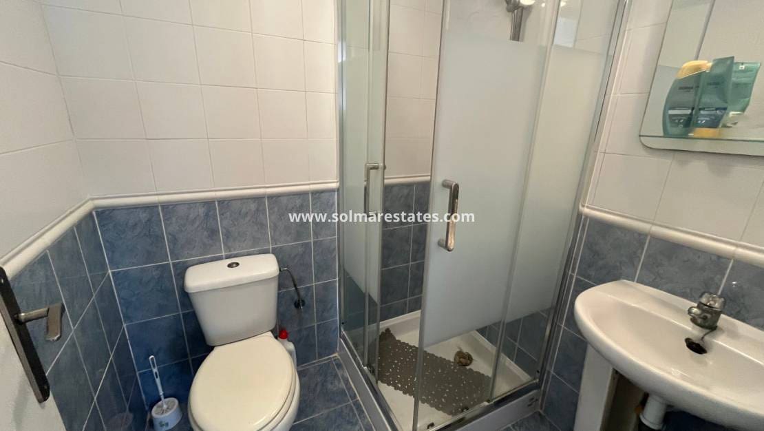 3 bedroom Townhouse for sale in Villamartin with pool - € 175,000 (Ref: 9449747)