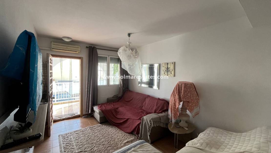 3 bedroom Townhouse for sale in Villamartin with pool - € 175,000 (Ref: 9449747)