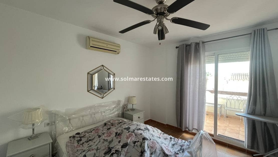 3 bedroom Townhouse for sale in Villamartin with pool - € 175,000 (Ref: 9449747)