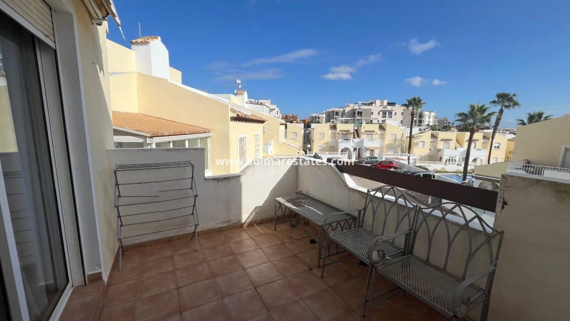3 bedroom Townhouse for sale in Villamartin with pool - € 175,000 (Ref: 9449747)