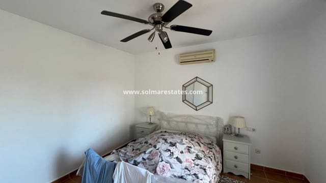 3 makuuhuone Omakotitalo myytävänä paikassa Villamartin, Orihuela mukana uima-altaan - 175 000 € (Ref: 9449747)