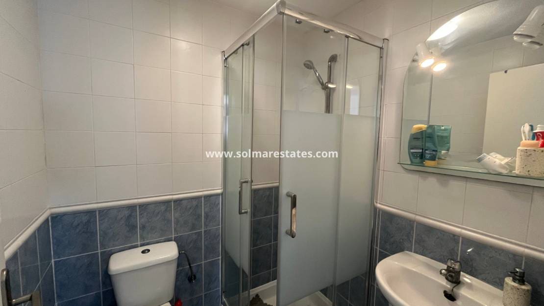 3 bedroom Townhouse for sale in Villamartin with pool - € 175,000 (Ref: 9449747)