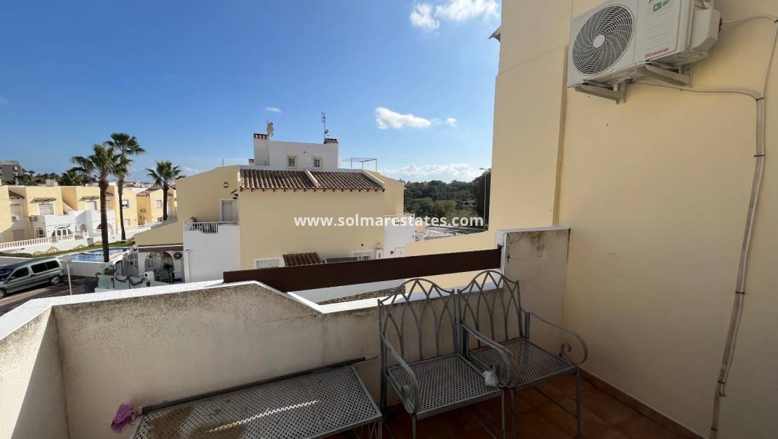 3 bedroom Townhouse for sale in Villamartin with pool - € 175,000 (Ref: 9449747)