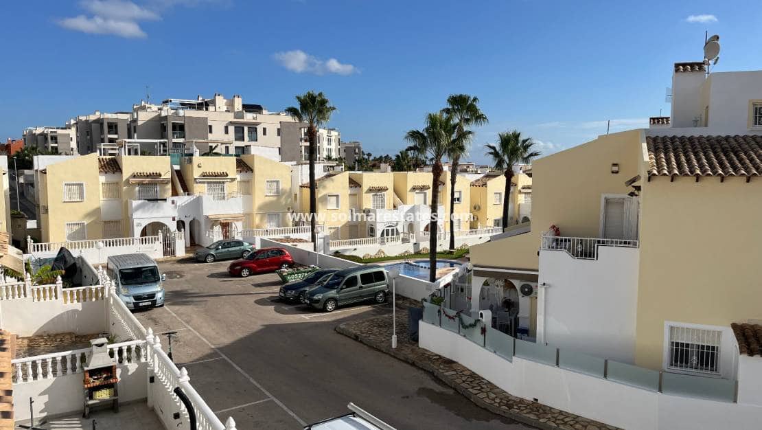 3 bedroom Townhouse for sale in Villamartin with pool - € 175,000 (Ref: 9449747)
