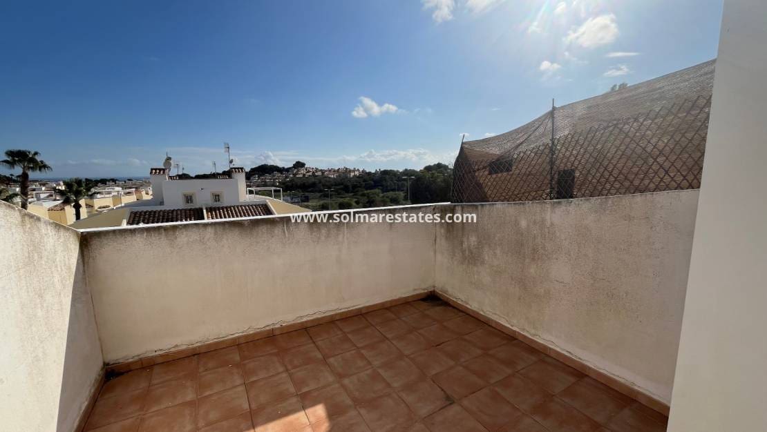 3 bedroom Townhouse for sale in Villamartin with pool - € 175,000 (Ref: 9449747)