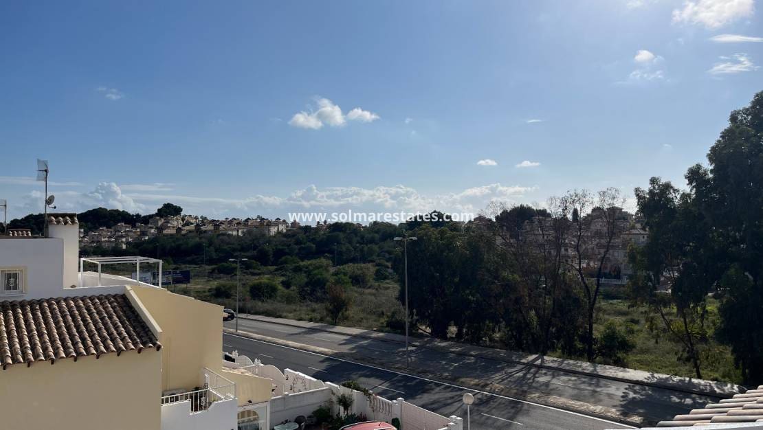 3 bedroom Townhouse for sale in Villamartin with pool - € 175,000 (Ref: 9449747)