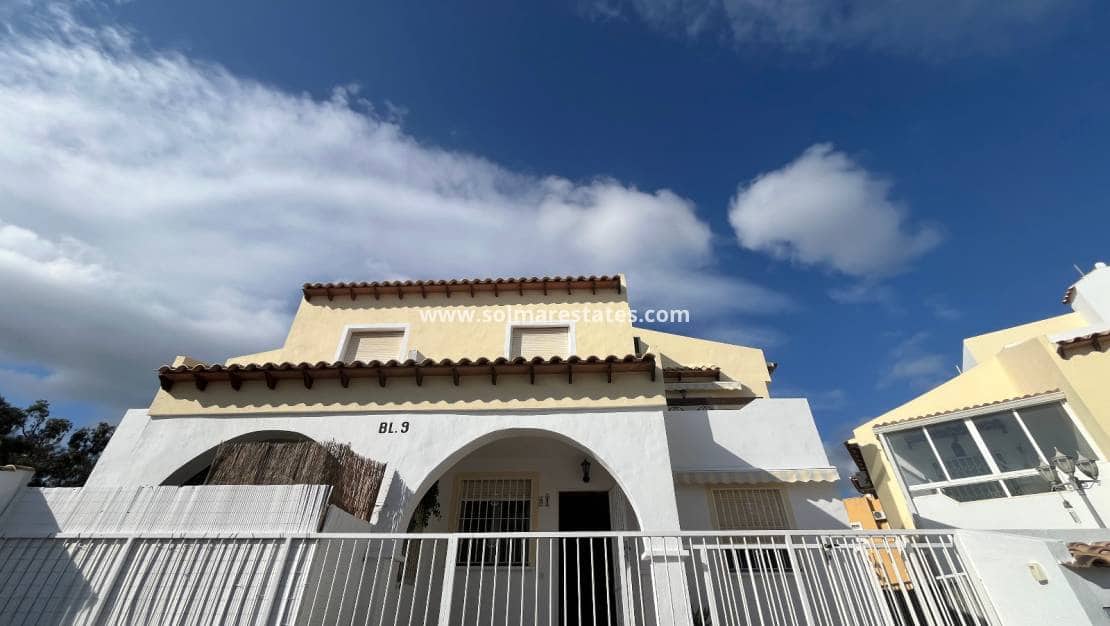3 bedroom Townhouse for sale in Villamartin with pool - € 175,000 (Ref: 9449747)