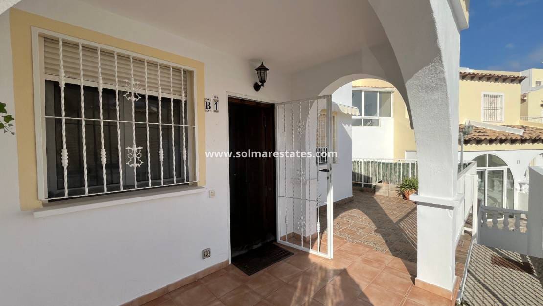 3 bedroom Townhouse for sale in Villamartin with pool - € 175,000 (Ref: 9449747)
