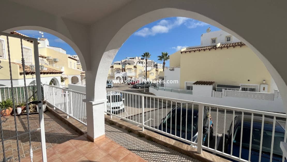 3 bedroom Townhouse for sale in Villamartin with pool - € 175,000 (Ref: 9449747)