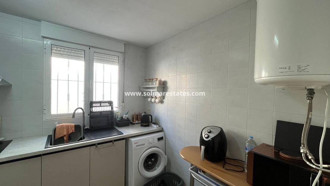 3 bedroom Townhouse for sale in Villamartin with pool - € 175,000 (Ref: 9449747)