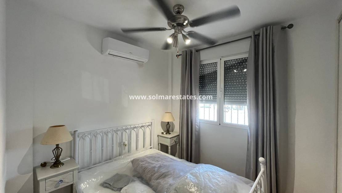 3 bedroom Townhouse for sale in Villamartin with pool - € 175,000 (Ref: 9449747)