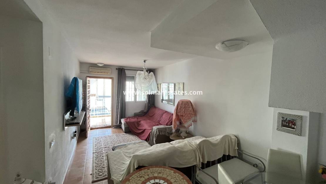 3 bedroom Townhouse for sale in Villamartin with pool - € 175,000 (Ref: 9449747)