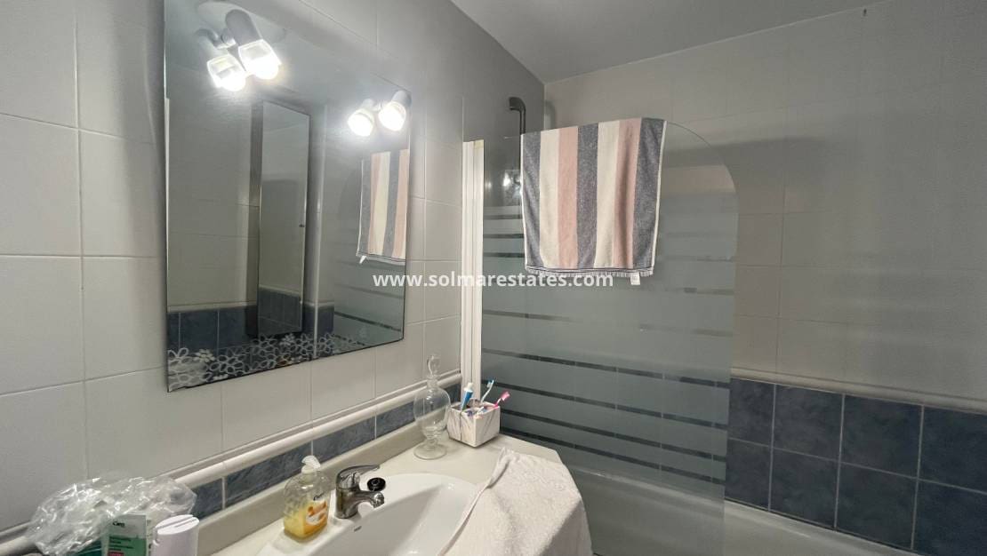 3 bedroom Townhouse for sale in Villamartin with pool - € 175,000 (Ref: 9449747)