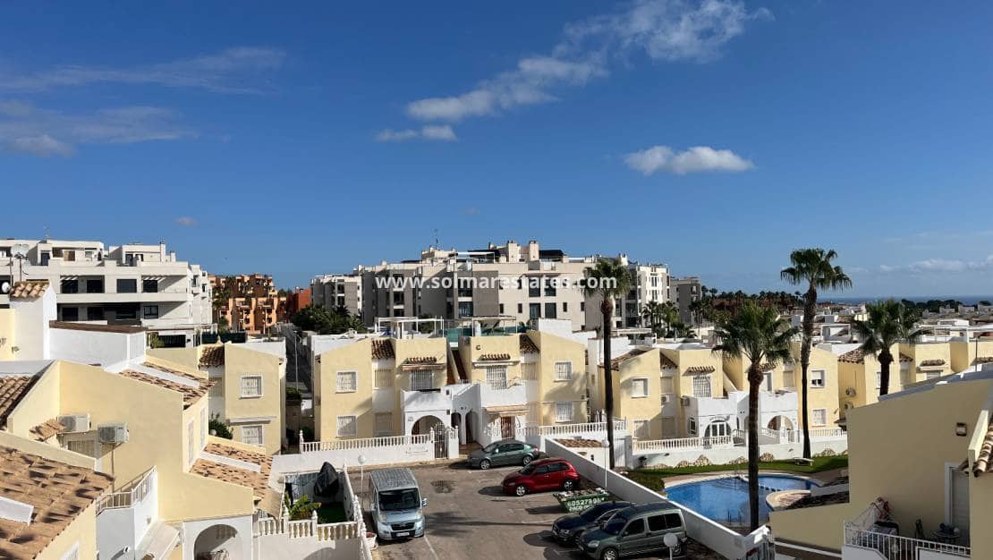 3 bedroom Townhouse for sale in Villamartin with pool - € 175,000 (Ref: 9449747)