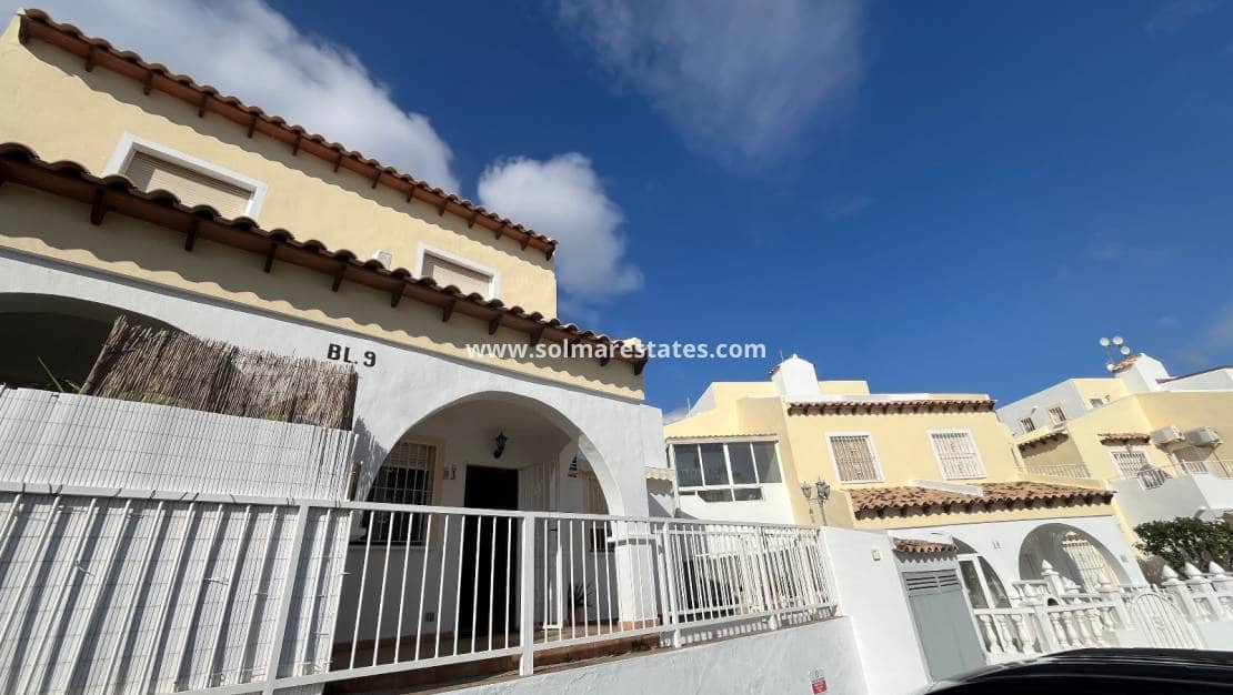 3 bedroom Townhouse for sale in Villamartin with pool - € 175,000 (Ref: 9449747)