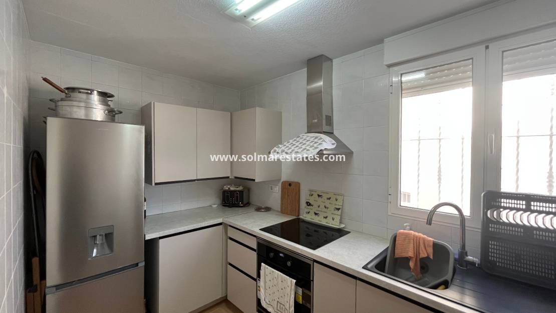 3 bedroom Townhouse for sale in Villamartin with pool - € 175,000 (Ref: 9449747)